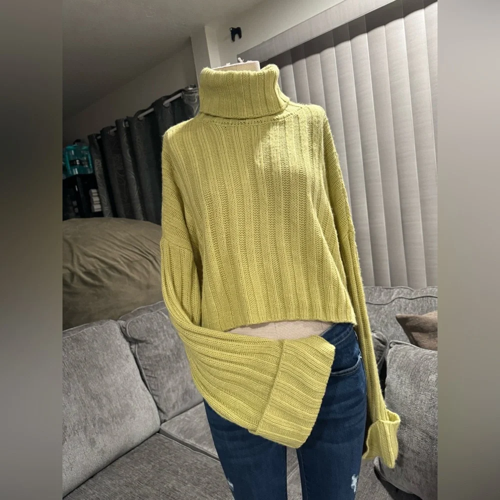 Arizona Jean Company Yellow Cropped Sweater
